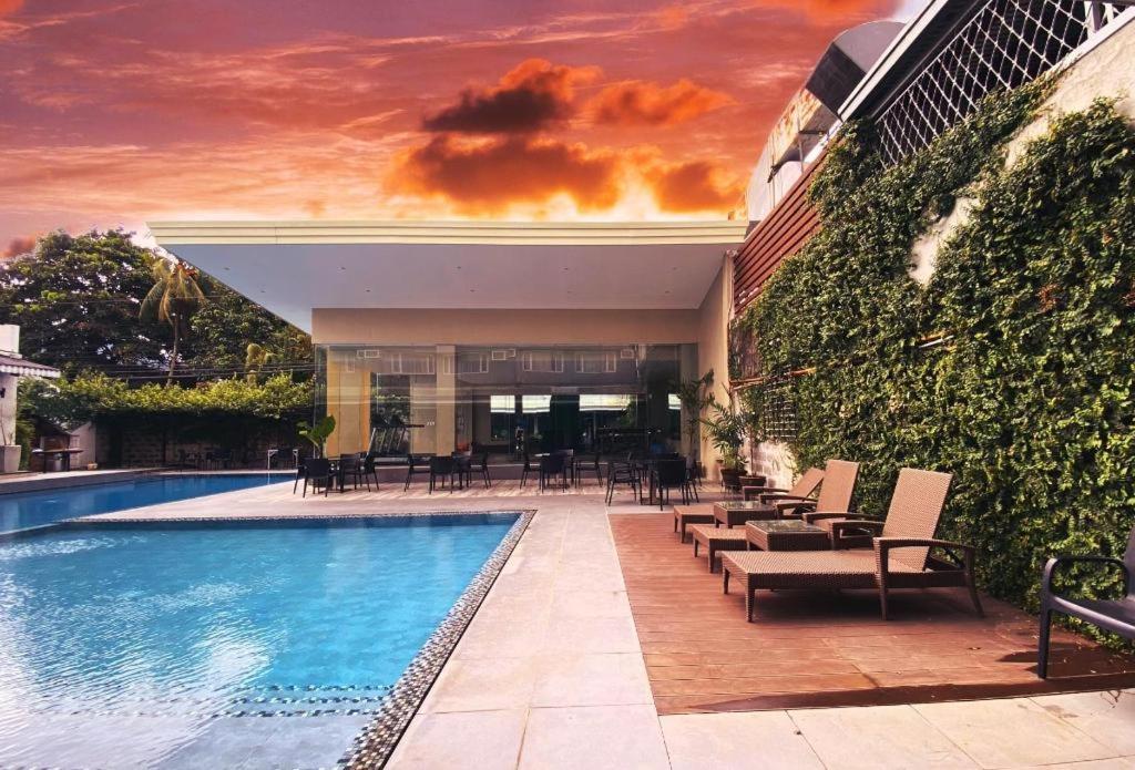Avenue Suites Bacolod Ngoại thất bức ảnh