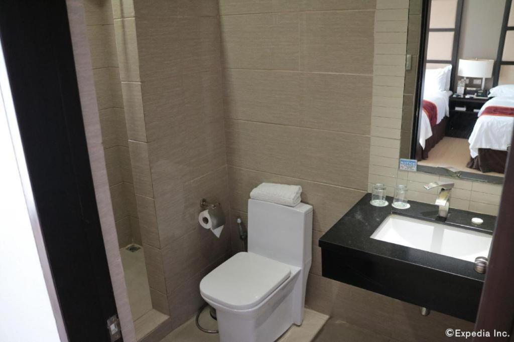 Avenue Suites Bacolod Ngoại thất bức ảnh