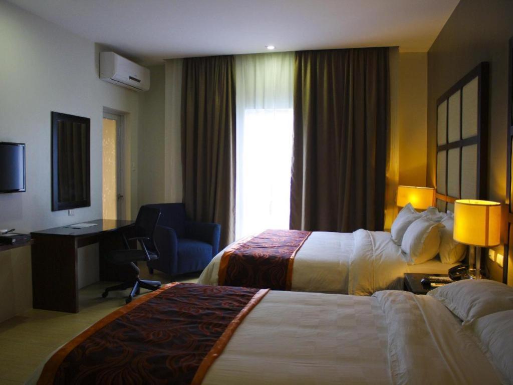 Avenue Suites Bacolod Ngoại thất bức ảnh