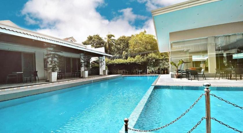 Avenue Suites Bacolod Ngoại thất bức ảnh